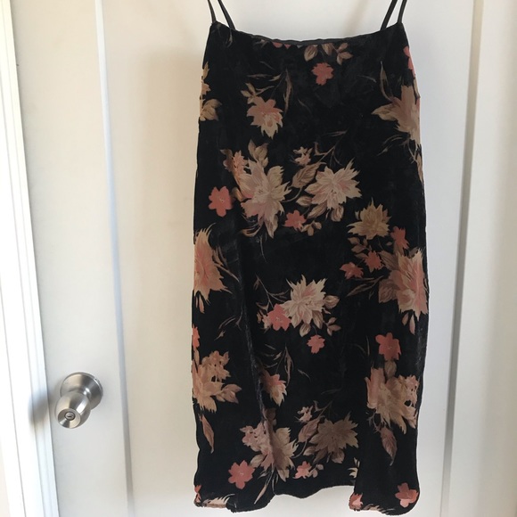 Dresses & Skirts - Forever 21 Velvet Slip dress